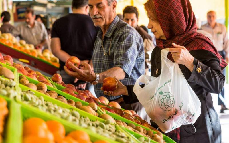 گیلاس و گلابی میوه‌های لوکس‌نشین بازار داخل