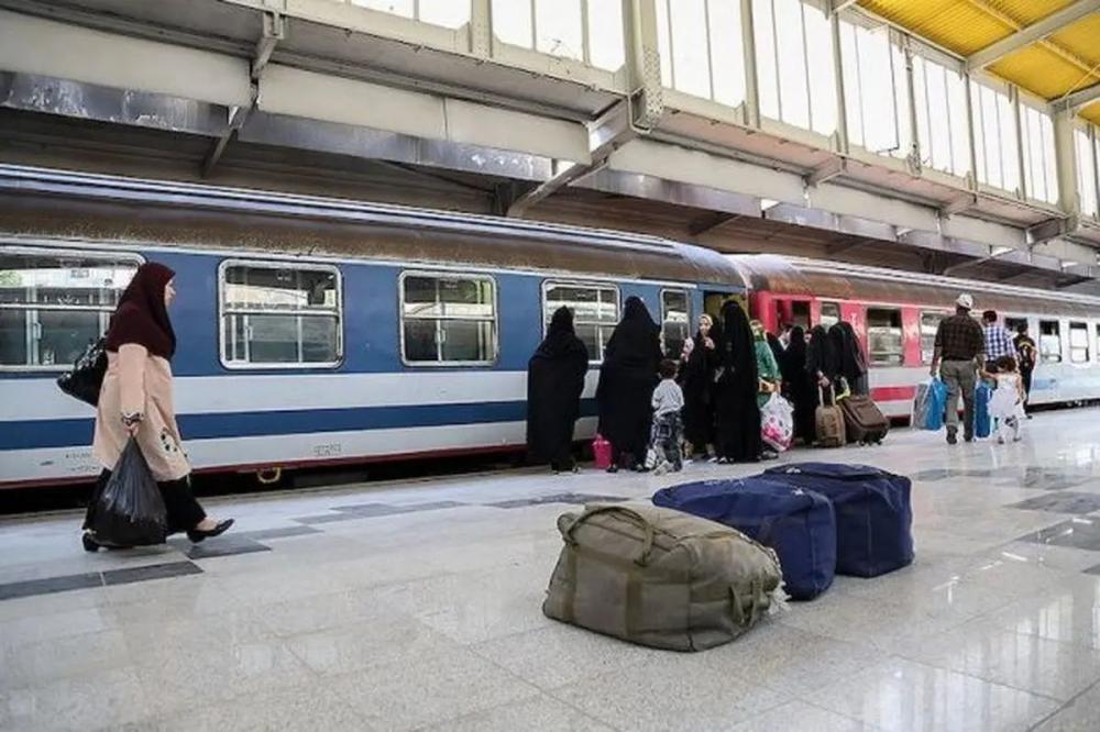 گرانی بلیت قطار در روزهای شلوغ بدسلیقگی شرکت راه‌آهن بود