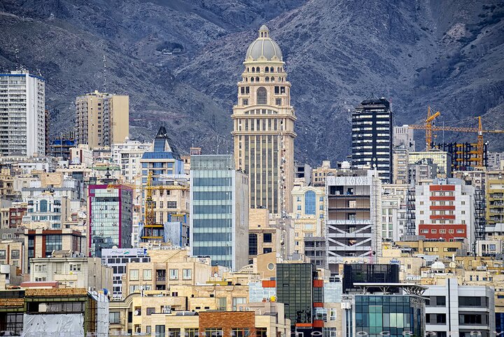 احتکار ۳۷ میلیون مترمربع ملک توسط بانکها، عامل تشدید قیمت مسکن است