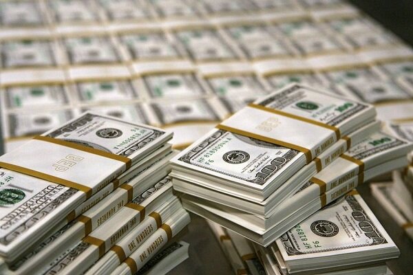 عقب نشینی قیمت دلار رسمی در روز نیمهتعطیل