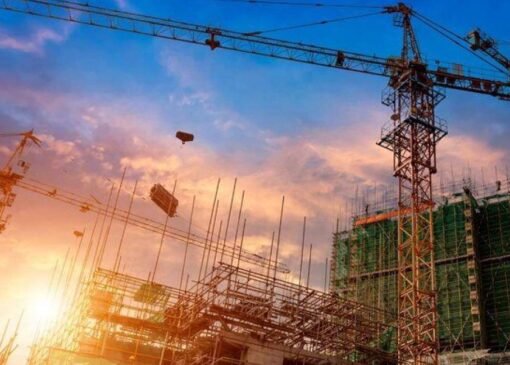 ورود بانک‌ها به ساخت‌وساز و خرید و فروش ملک تخلف است