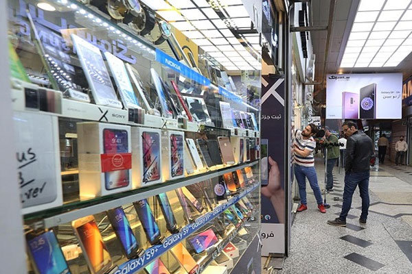 گلایه فروشندگان موبایل از نرخ ارز