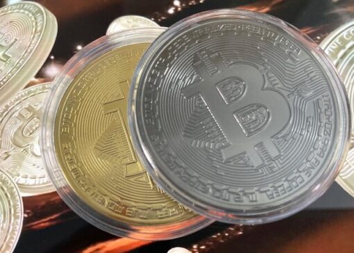 قیمت بیت‌کوین بالای ۹۰ هزار دلار ماند