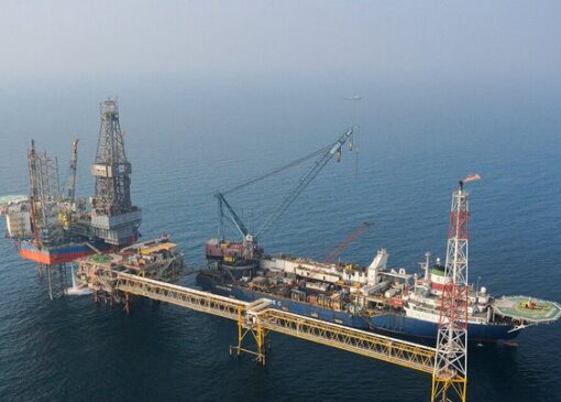 آغاز توسعه میدان مشترک فرزاد ب با نصب سازه عظیم دریایی