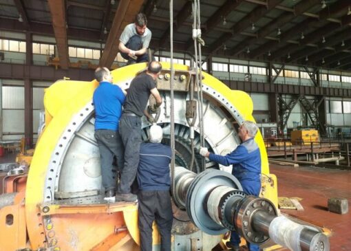 احداث نیروگاه توسط صنایع بزرگ به کجا رسید؟