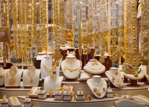 عقب‌نشینی طلا از اوج ۳ هفته‌ای؛ دلار قوی‌تر از ریسک‌های سیاسی