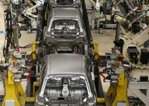 خودروسازان همچنان زیان‌ده هستند