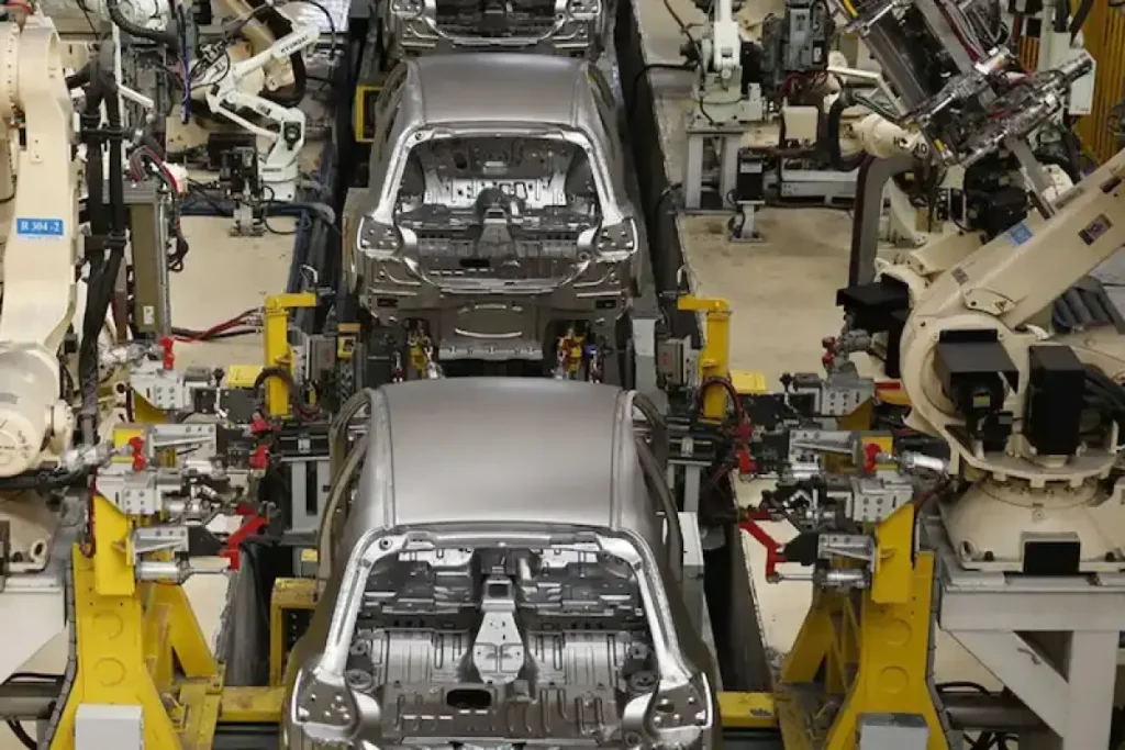 خودروسازان همچنان زیان‌ده هستند